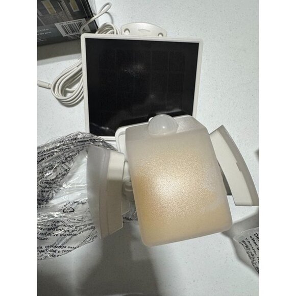 Lutec 2500 Lumen LED Motion Activated Solar Security Light White - Picture 4 of 6
